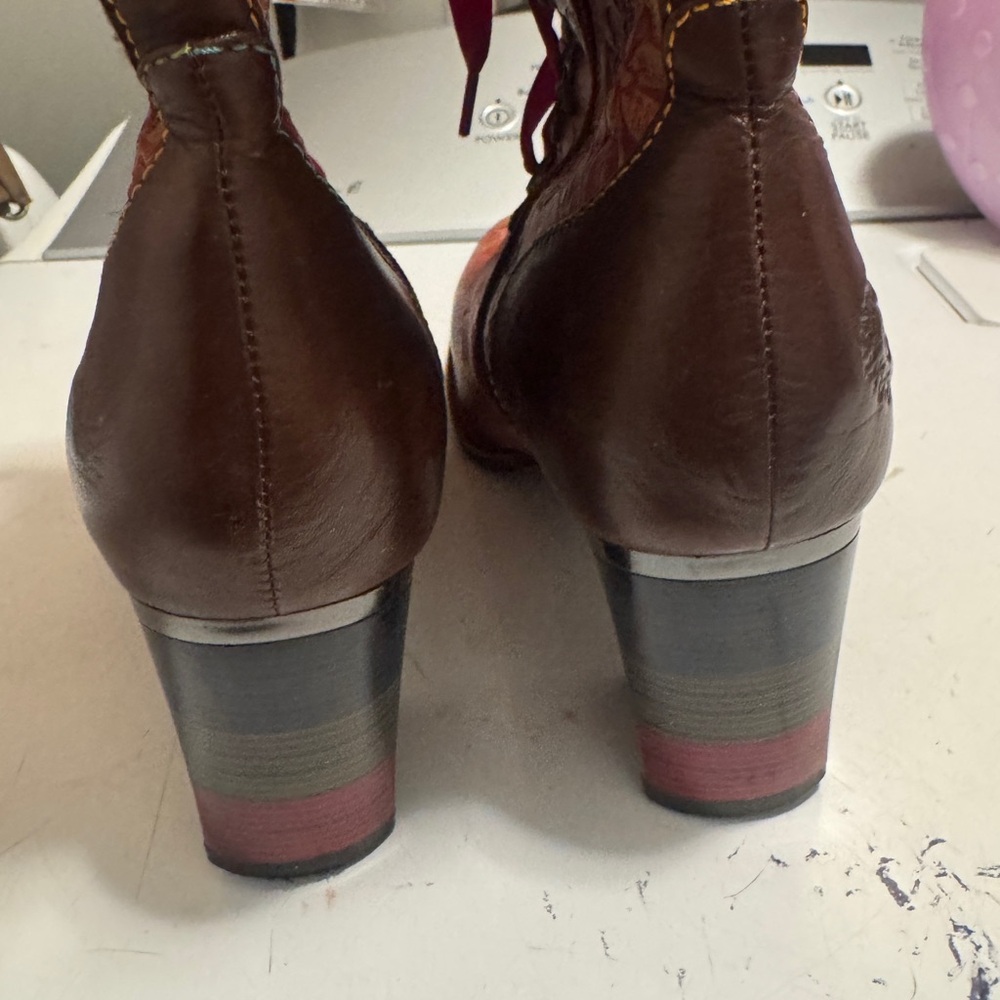 L’artiste  Women's Red Floral Lace-Up Mid Heel Boots 42 (10.5)‎ - Picture 6 of 12